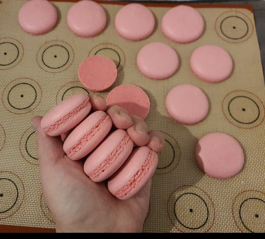 15 Macarons ongevuld (30 schelpen).