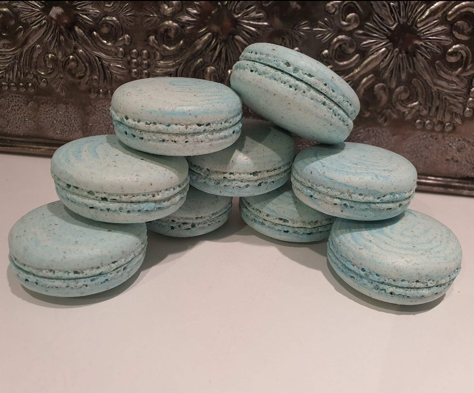 15 Macarons ongevuld (30 schelpen).