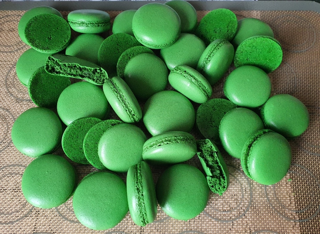 15 Macarons ongevuld (30 schelpen).