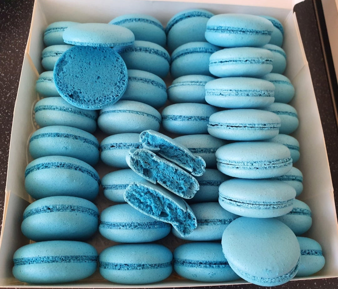 15 Macarons ongevuld (30 schelpen).