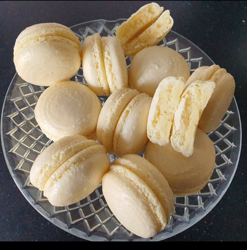 15 Macarons ongevuld (30 schelpen).