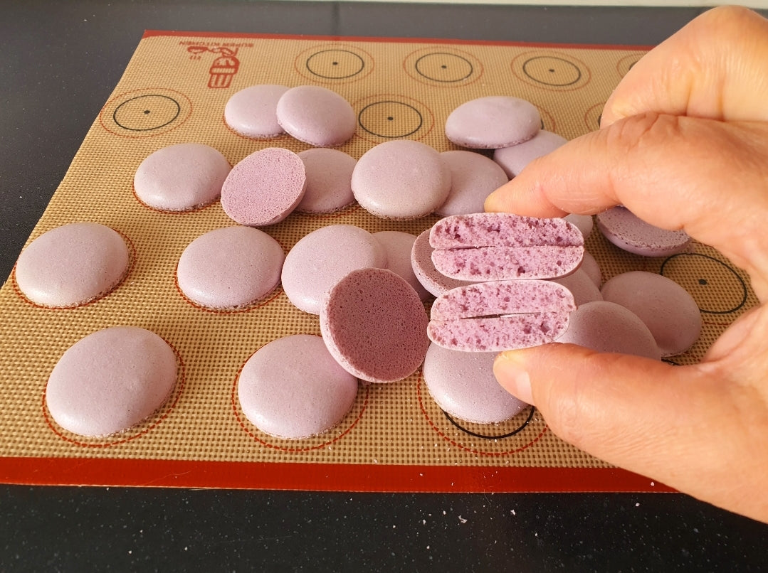 15 Macarons ongevuld (30 schelpen).