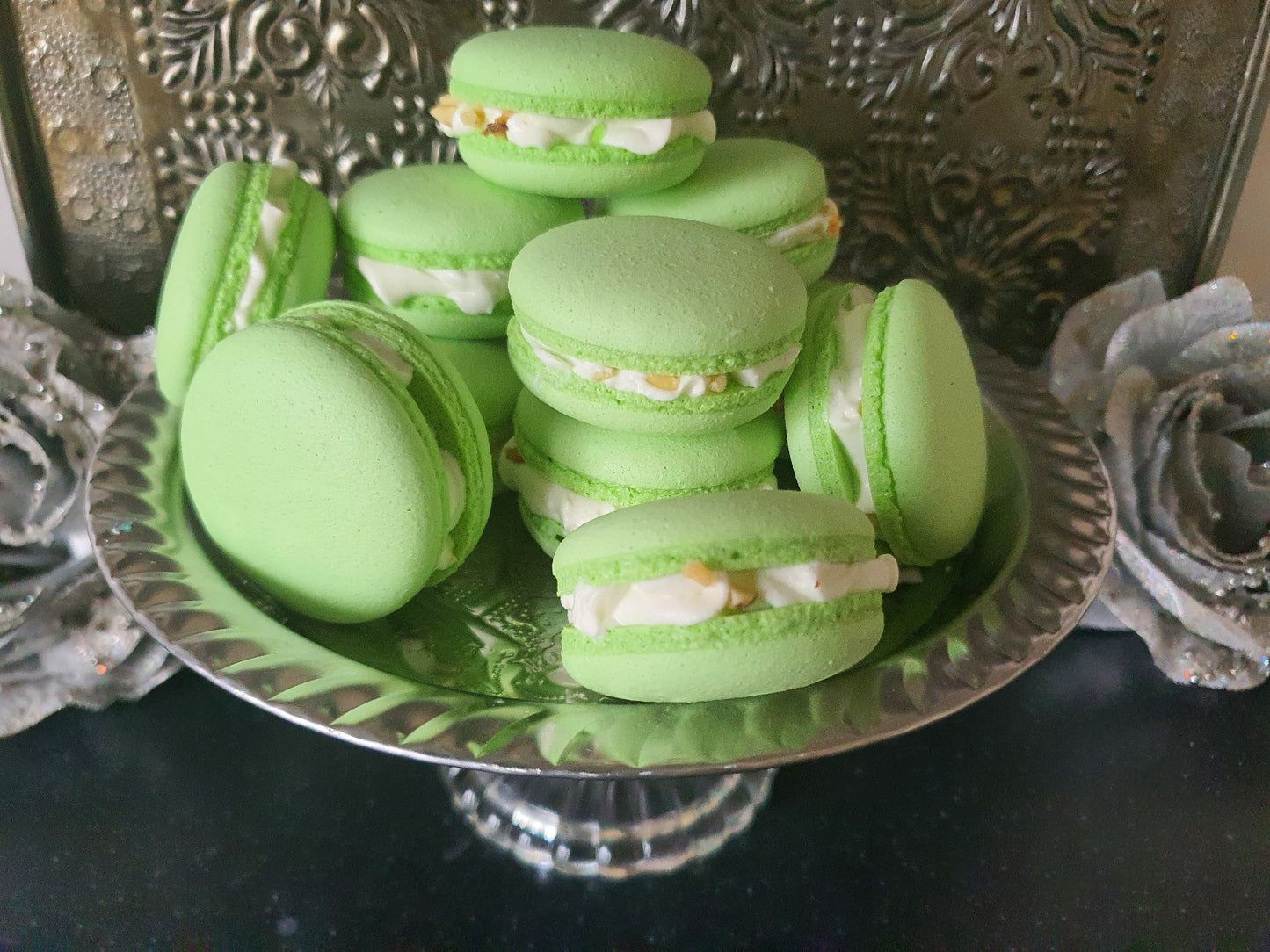 15 rijkgevulde macarons naar keuze.