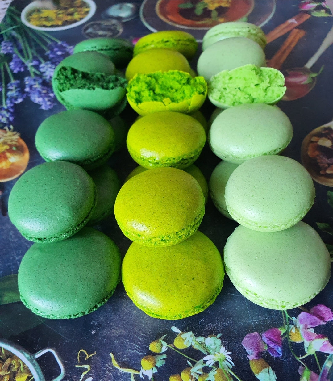 15 Macarons ongevuld (30 schelpen).