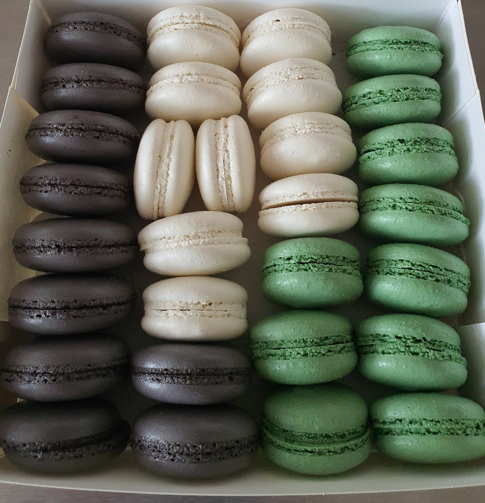 15 Macarons ongevuld (30 schelpen).