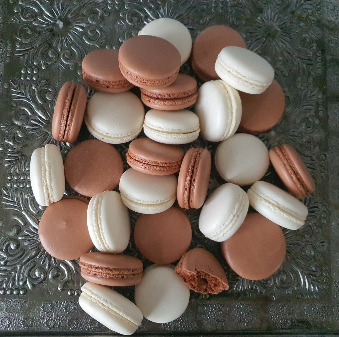 15 Macarons ongevuld (30 schelpen).