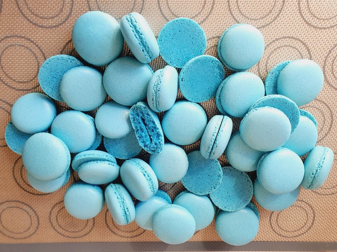 15 Macarons ongevuld (30 schelpen).