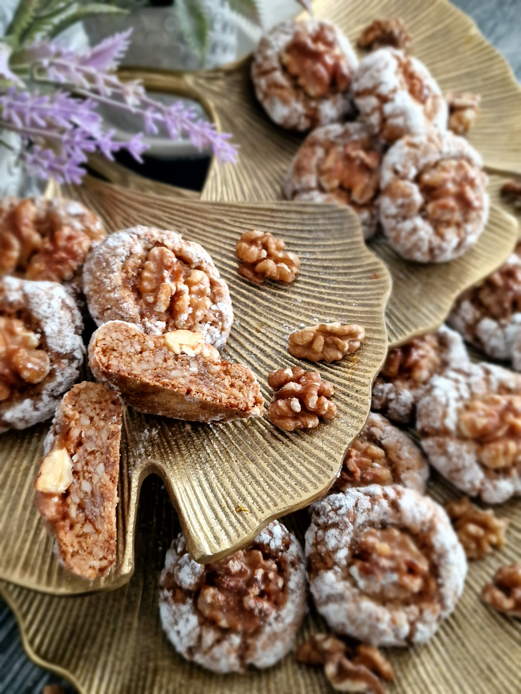 25 Ghribia bi Gerga (Walnootkoekjes)