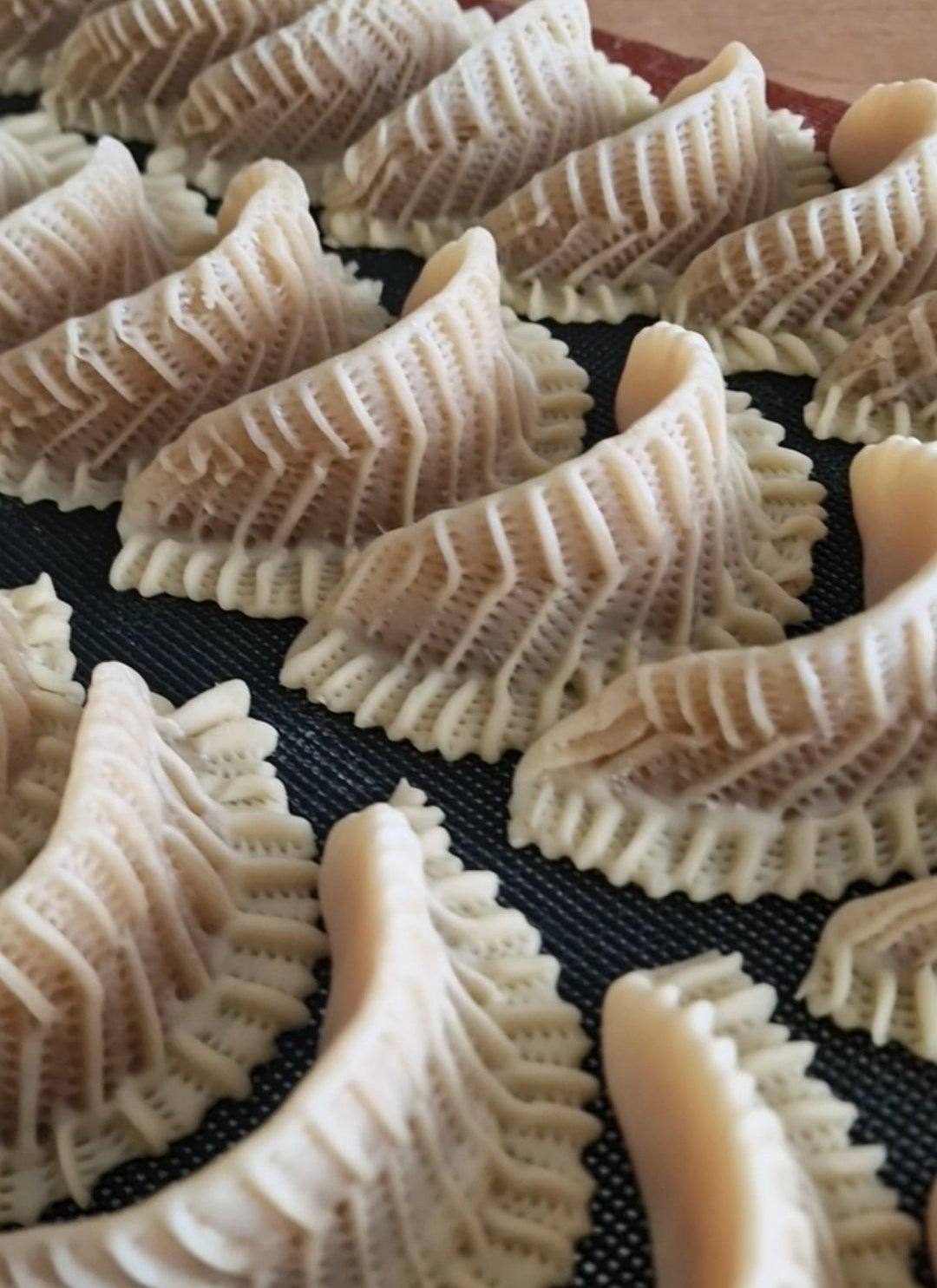 20 Kaab Ghazal (Amandel gazelle hoorntjes)