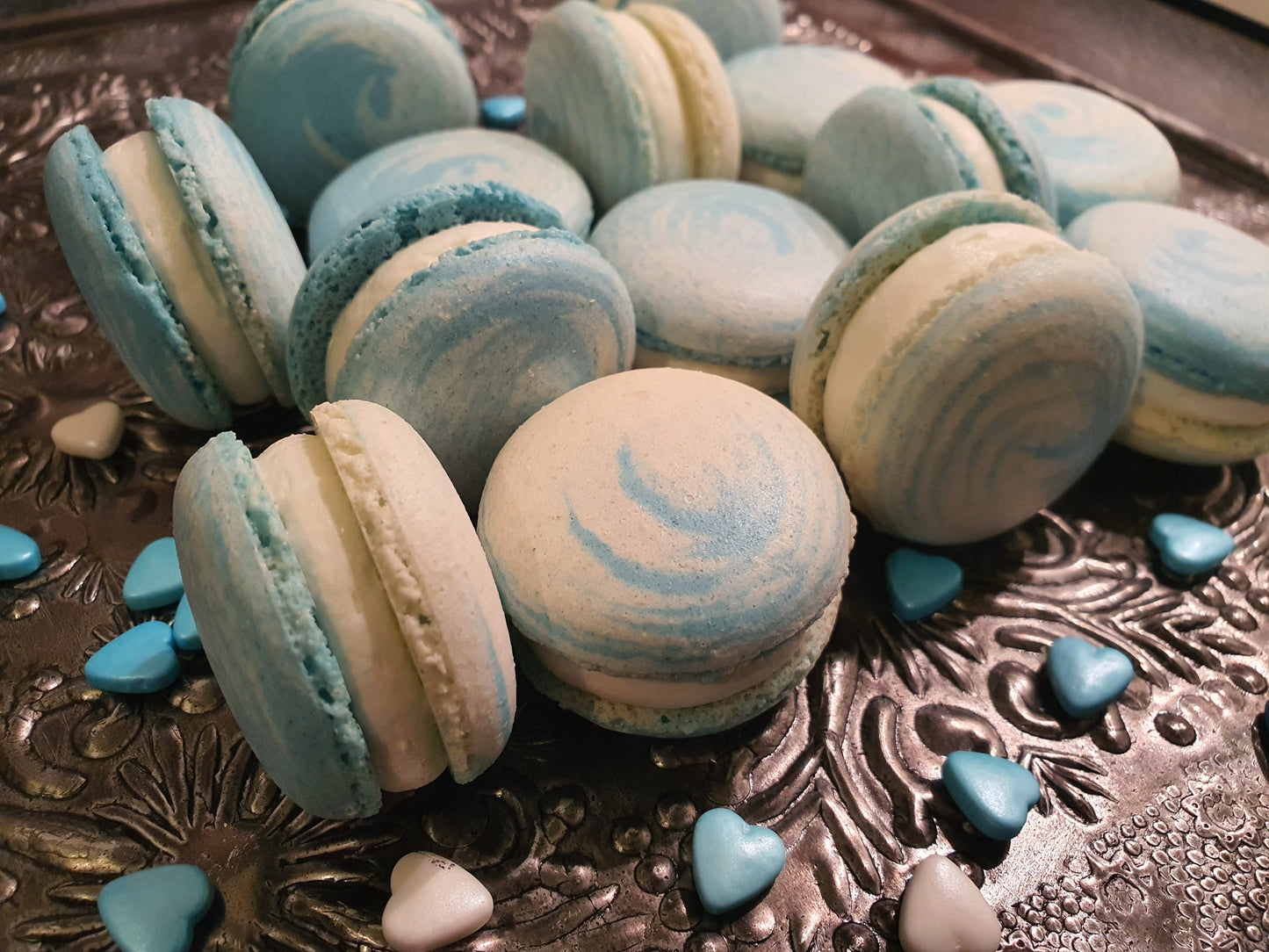 15 rijkgevulde macarons naar keuze.