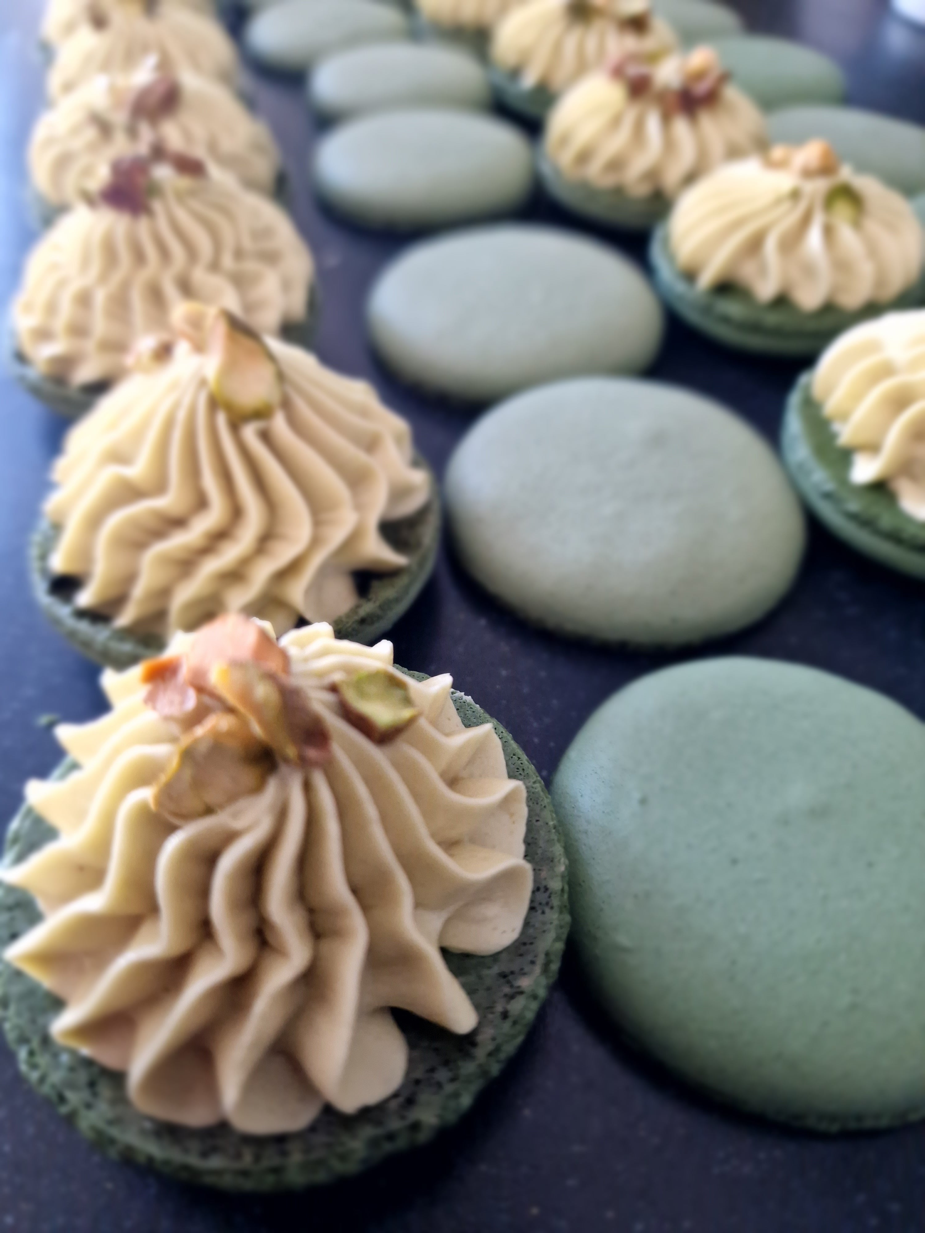 Amira ~ 15 luxe grote macarons ~