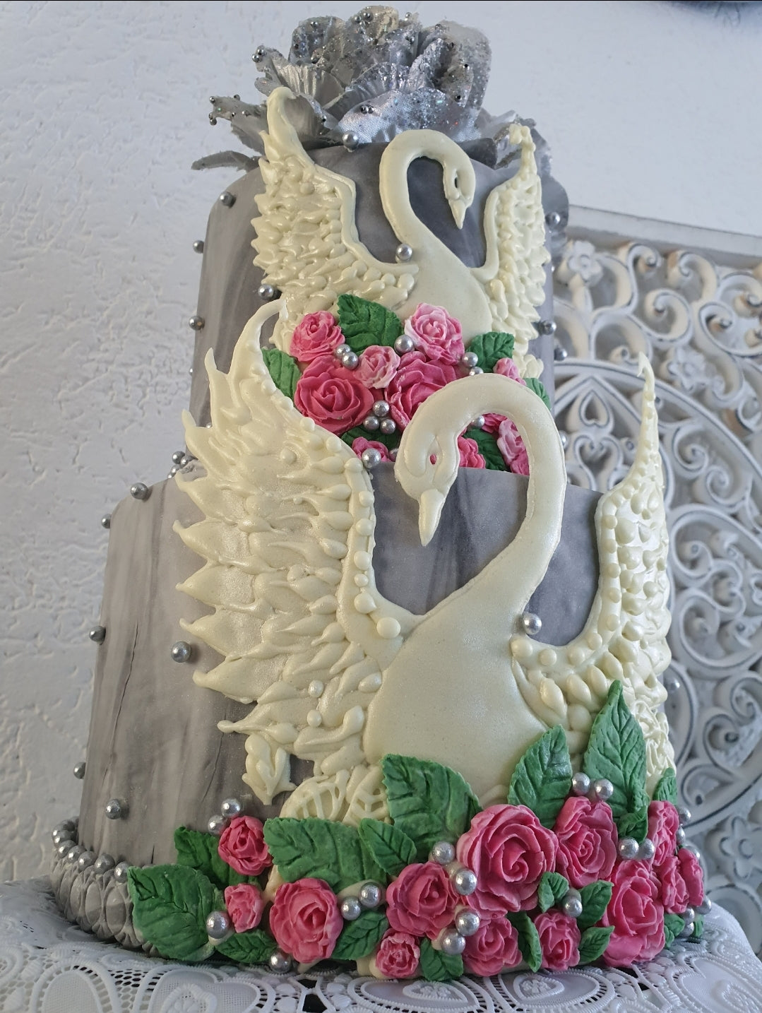 Royal Swan cake