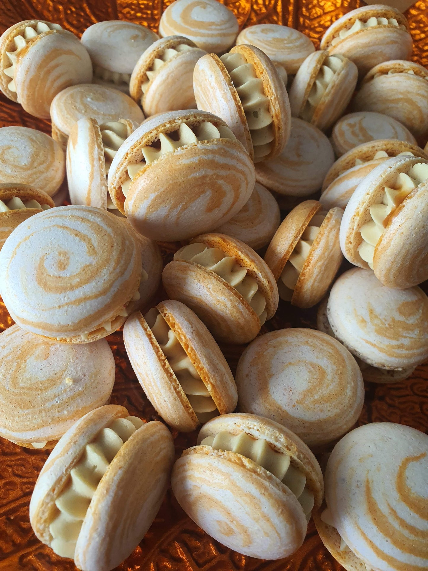15 rijkgevulde macarons naar keuze.